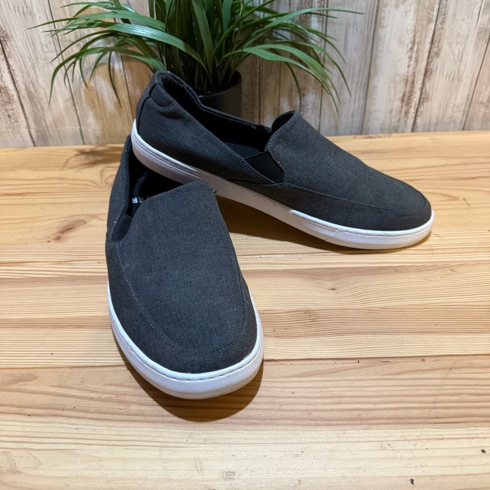 Cuater Phenom men’s slip-on size 10